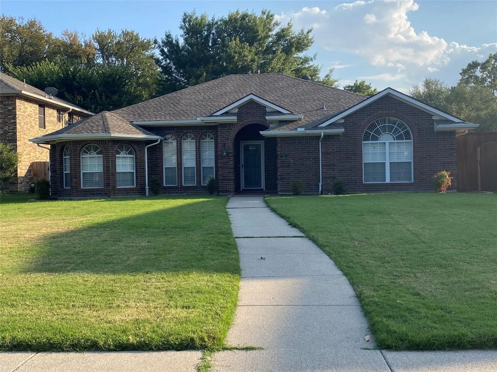 18 Monroe Court, Allen