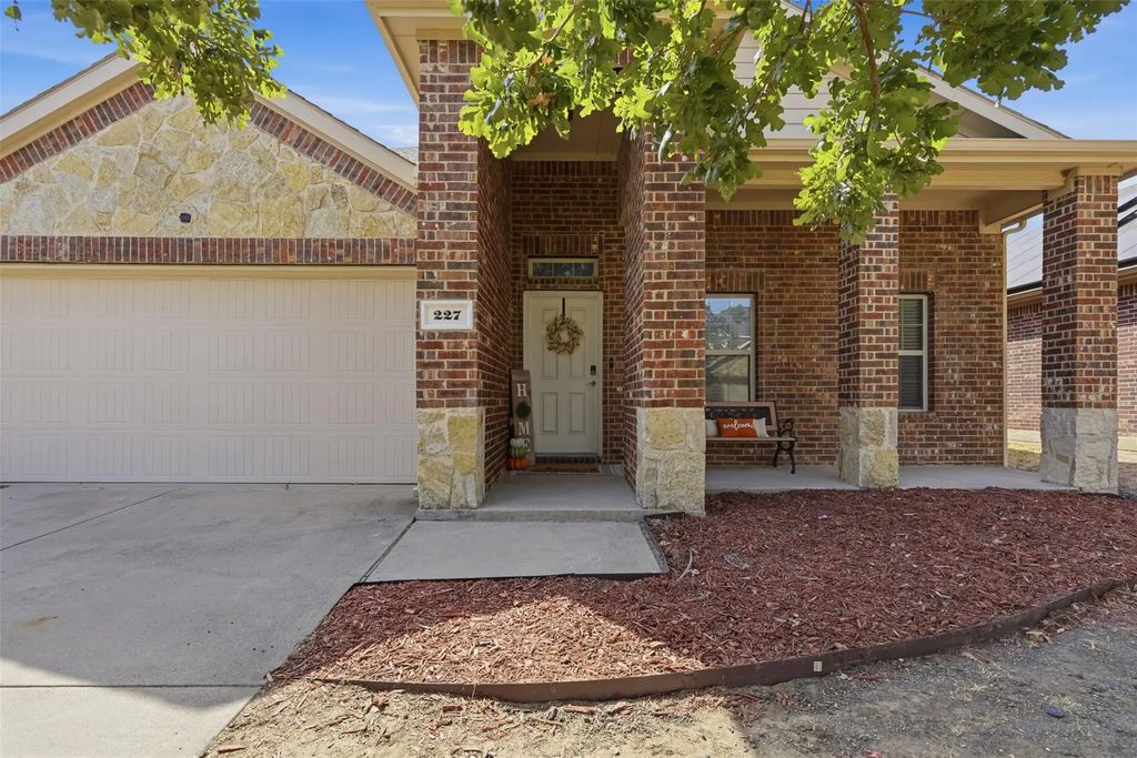 227 Old Spanish Trail, Waxahachie