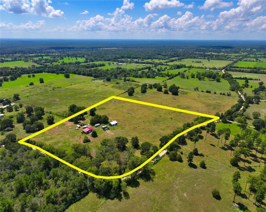2067 County Road 3620, Lovelady