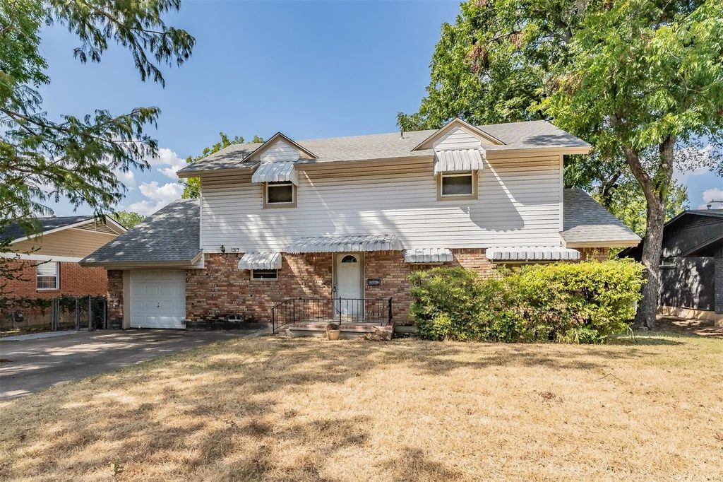 1313 Killian Drive, Arlington