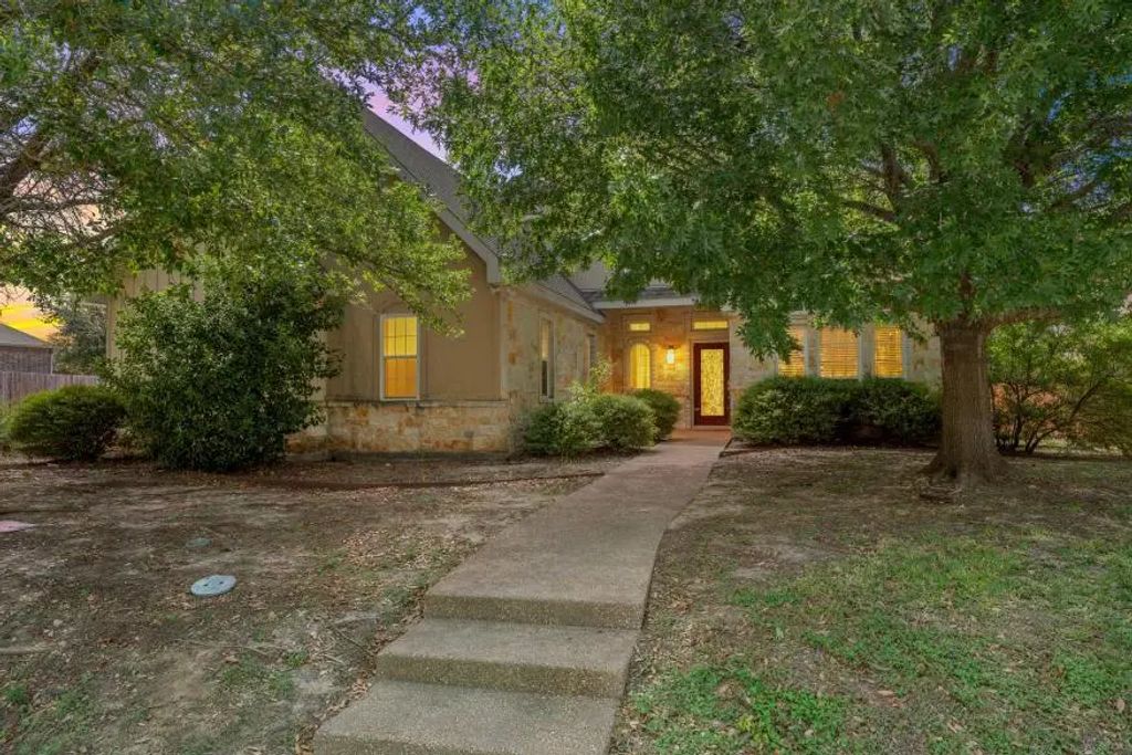 17015 Stonebriar Road, Woodway