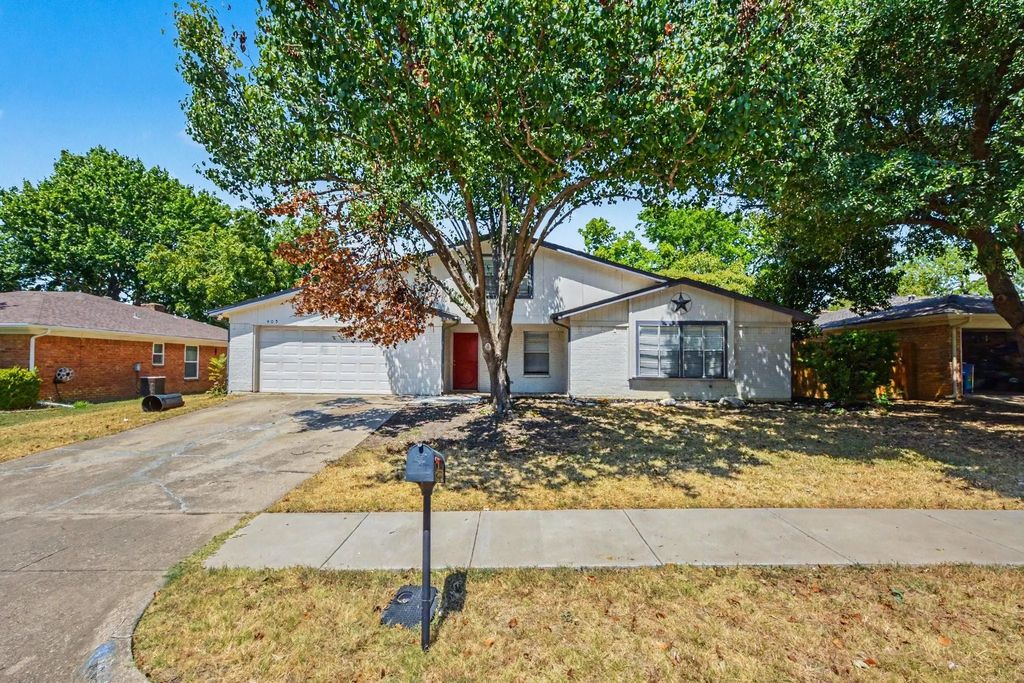 405 Sixpence Lane, Euless