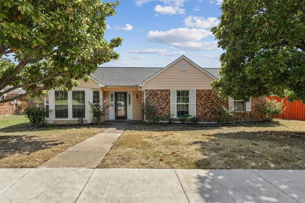 266 Barclay Avenue, Coppell