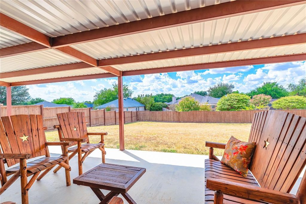 521 N Avenue Avenue E, Springtown
