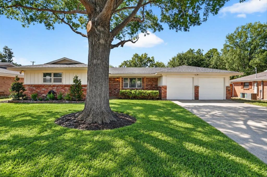 429 Fieldwood Terrace, Hurst