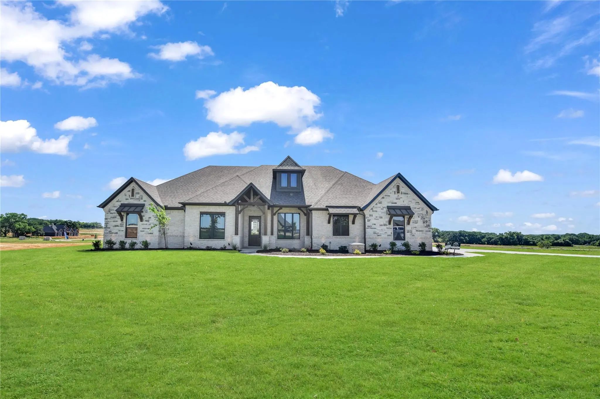 Photo of Listing #21384298