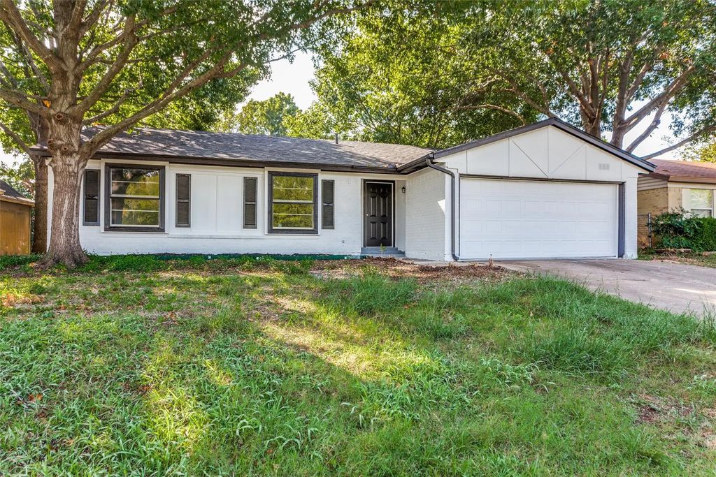 545 Panay Way Drive, Fort Worth