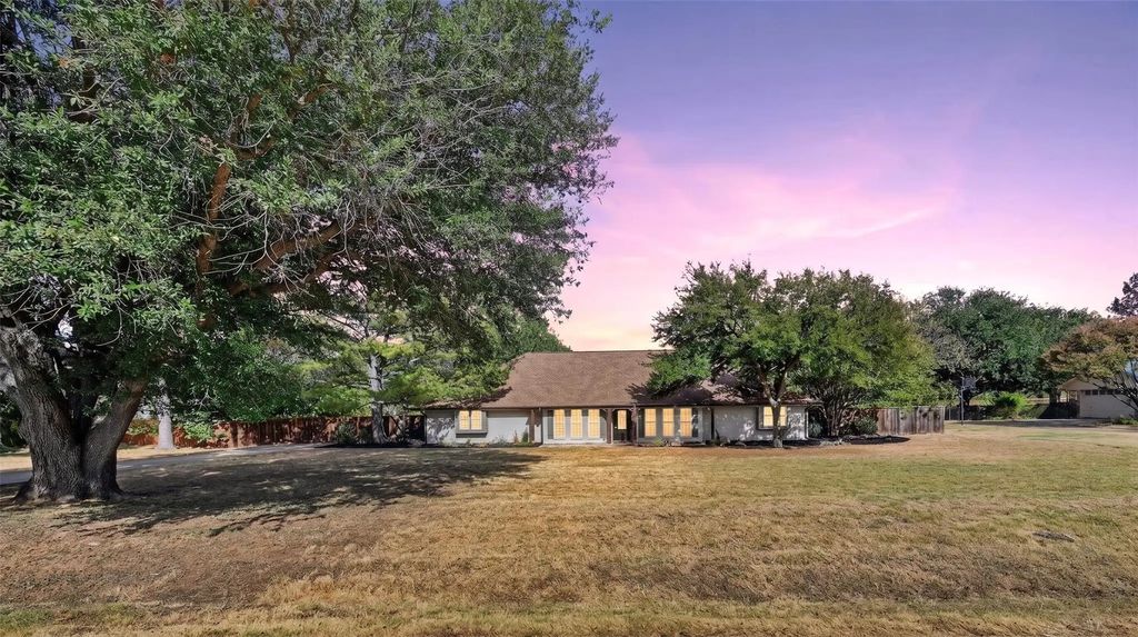 835 Cross Timbers Drive, Double Oak