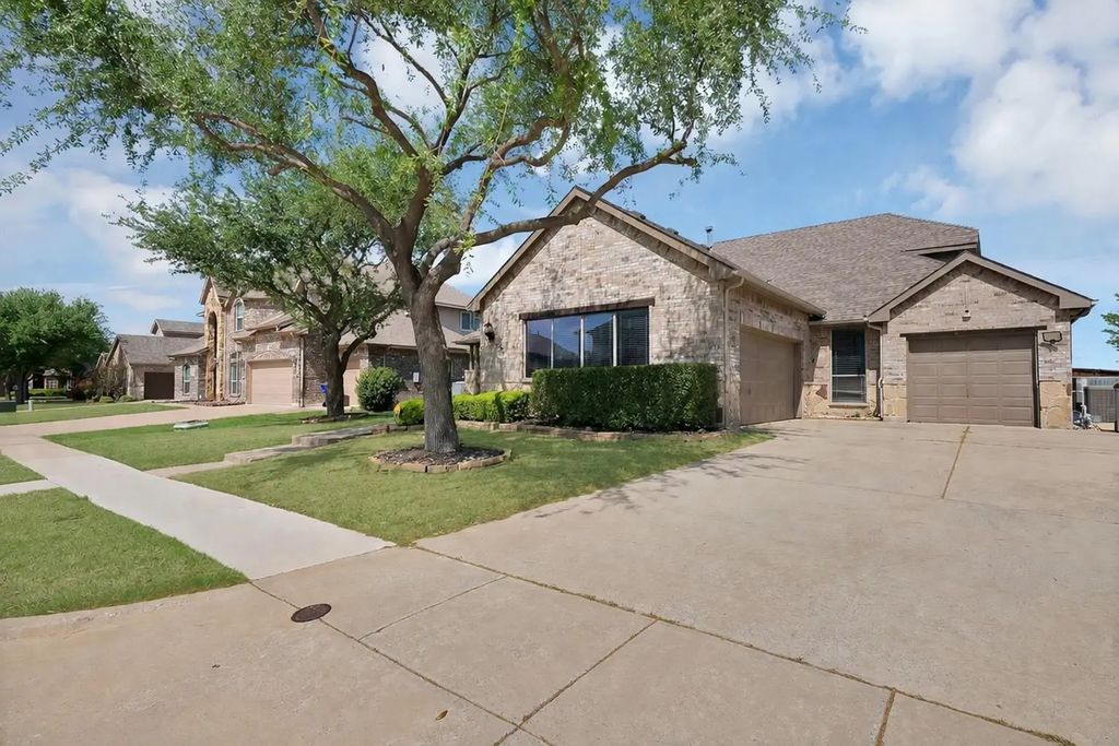 917 White Porch Avenue, Forney