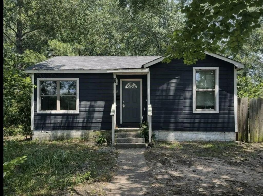 1003 S Main Street, Springhill
