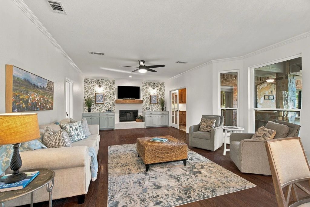 303 Highland Court, Double Oak