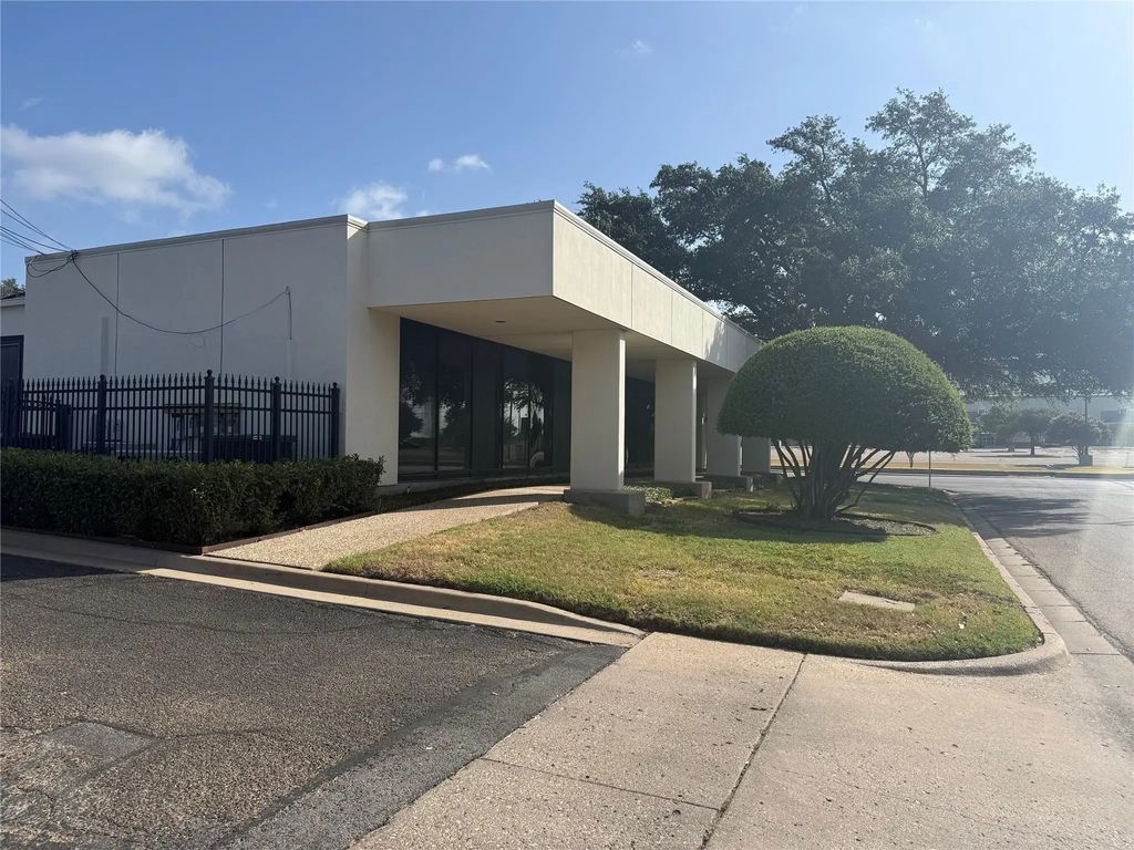 1600 Lake Air Drive, Waco