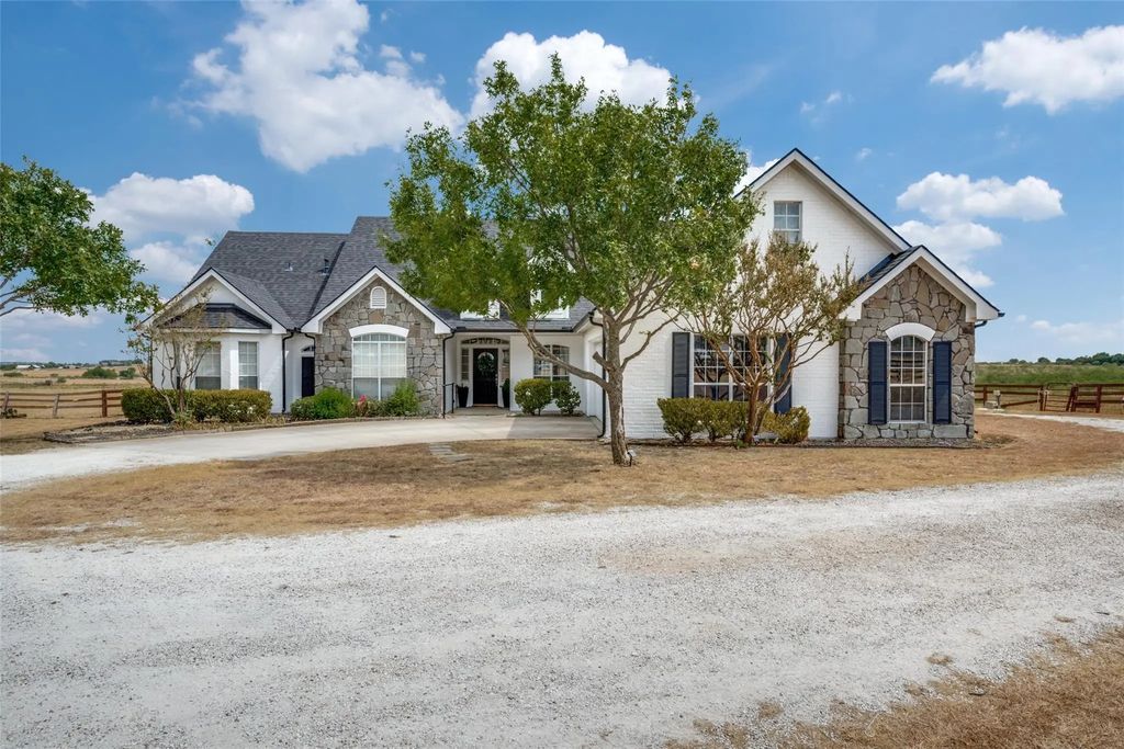 1690 Lawlis Lane, Sanger