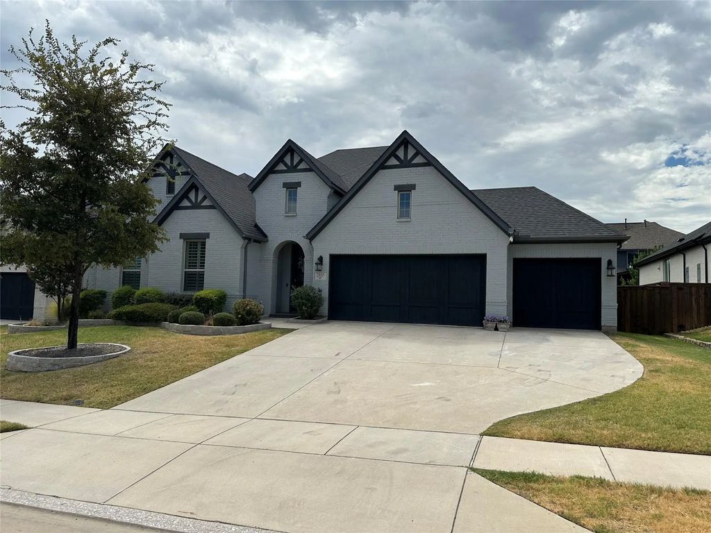 2805 Maverick Way, Celina