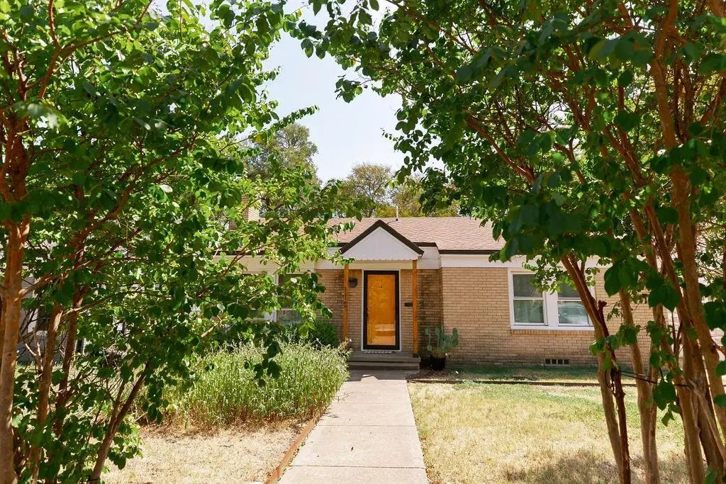 110 N Briscoe Boulevard, Dallas