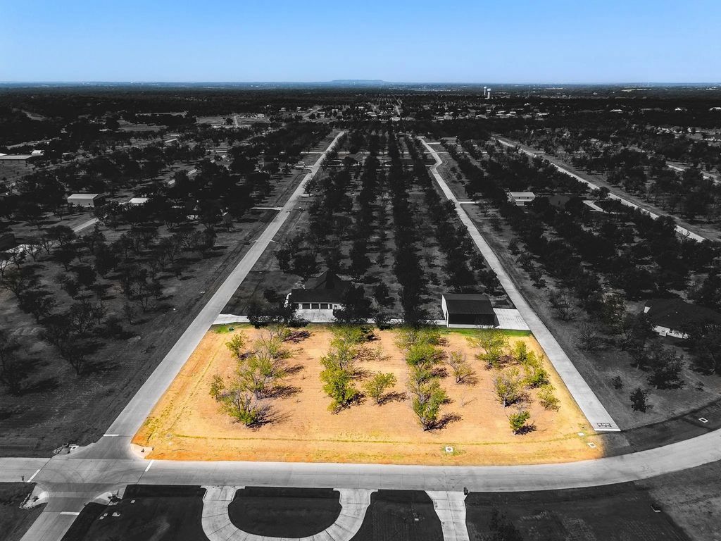 1648 Earhart Drive, Granbury