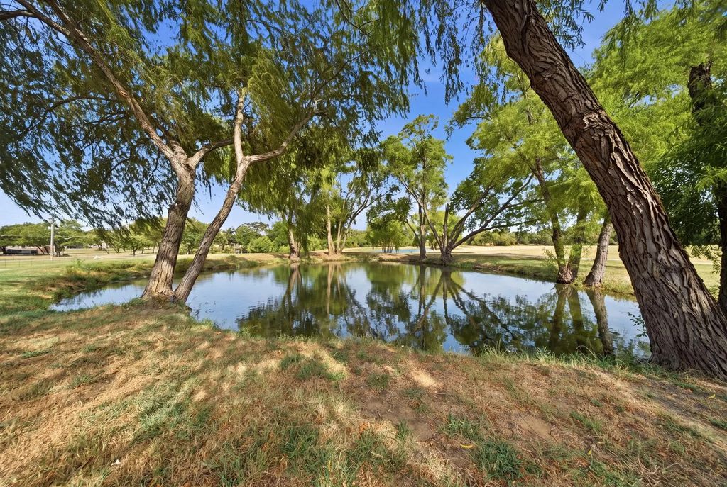 5480 New Hope Road, Aubrey