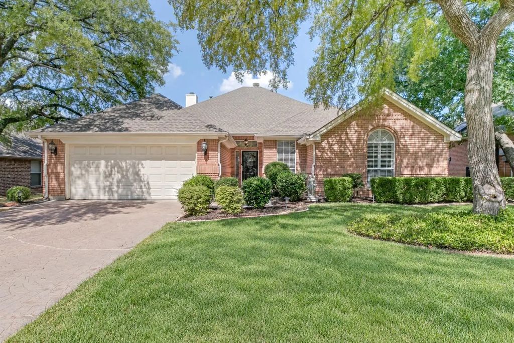 2605 Bent Tree Drive, Hurst
