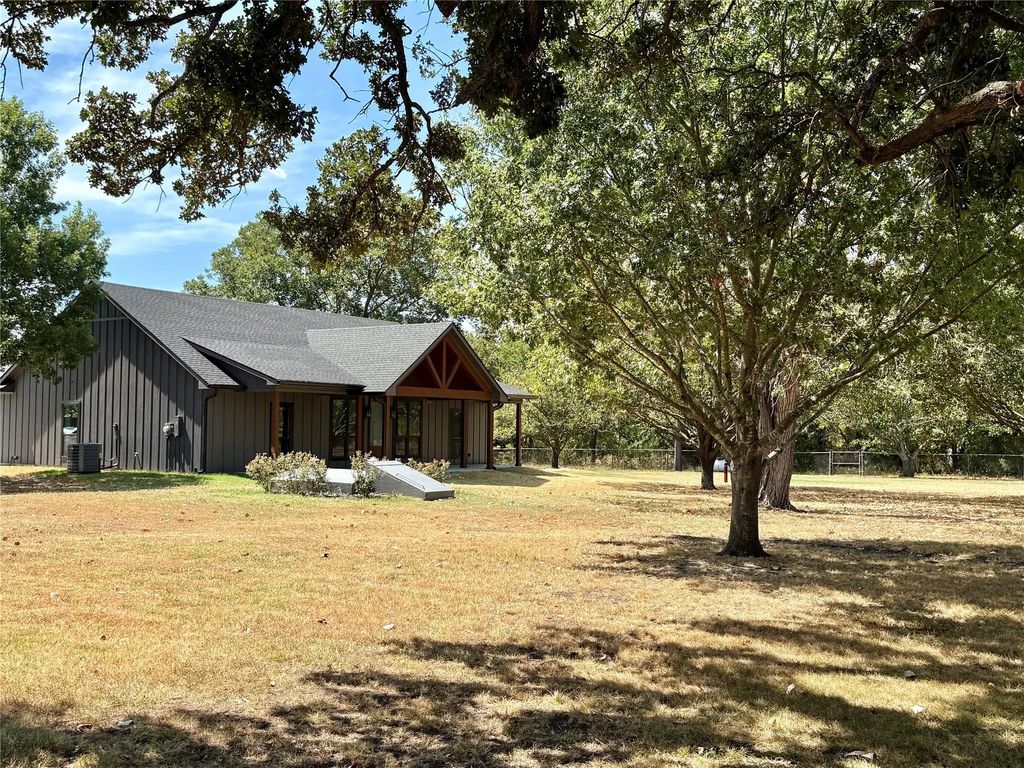 5790 Dripping Springs Road, Denison
