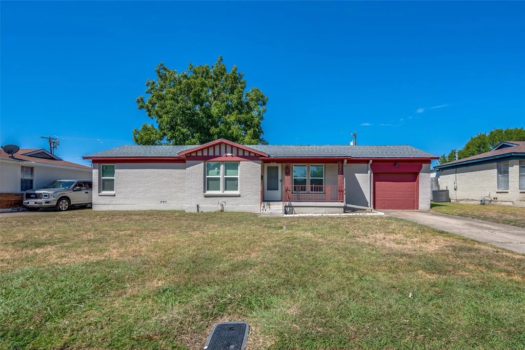 825 Glenda Drive, Bedford