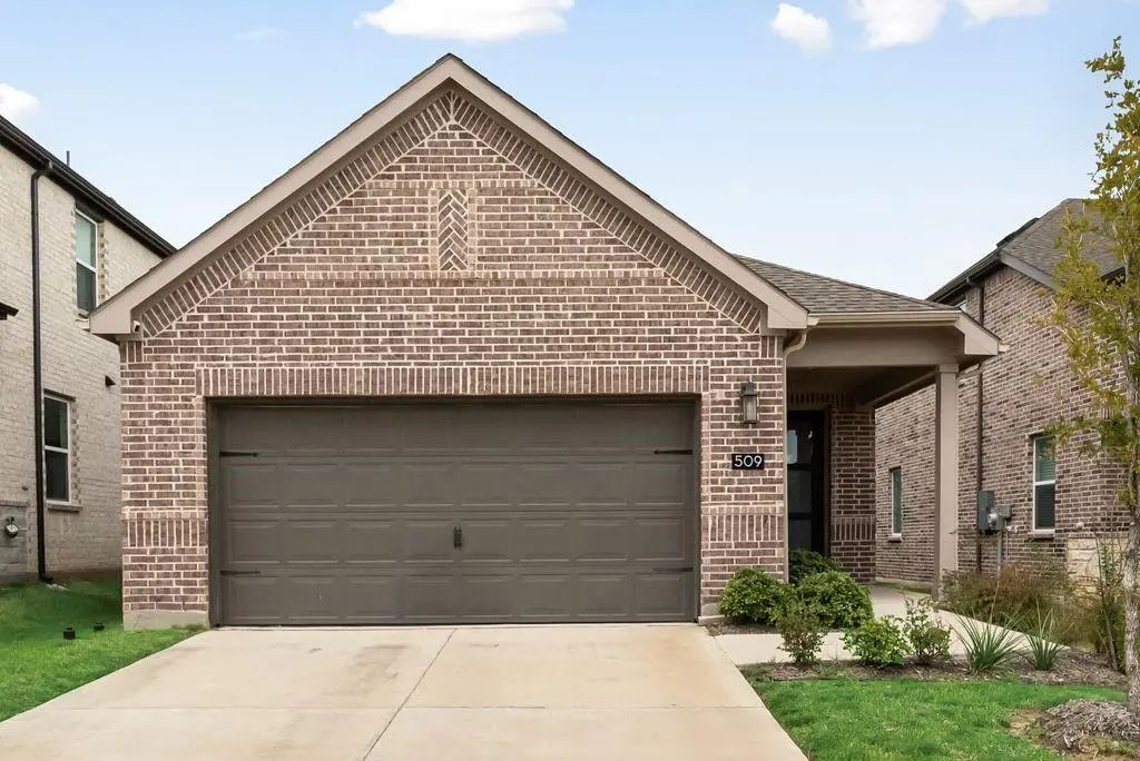509 Waterhouse Lake Drive, Anna