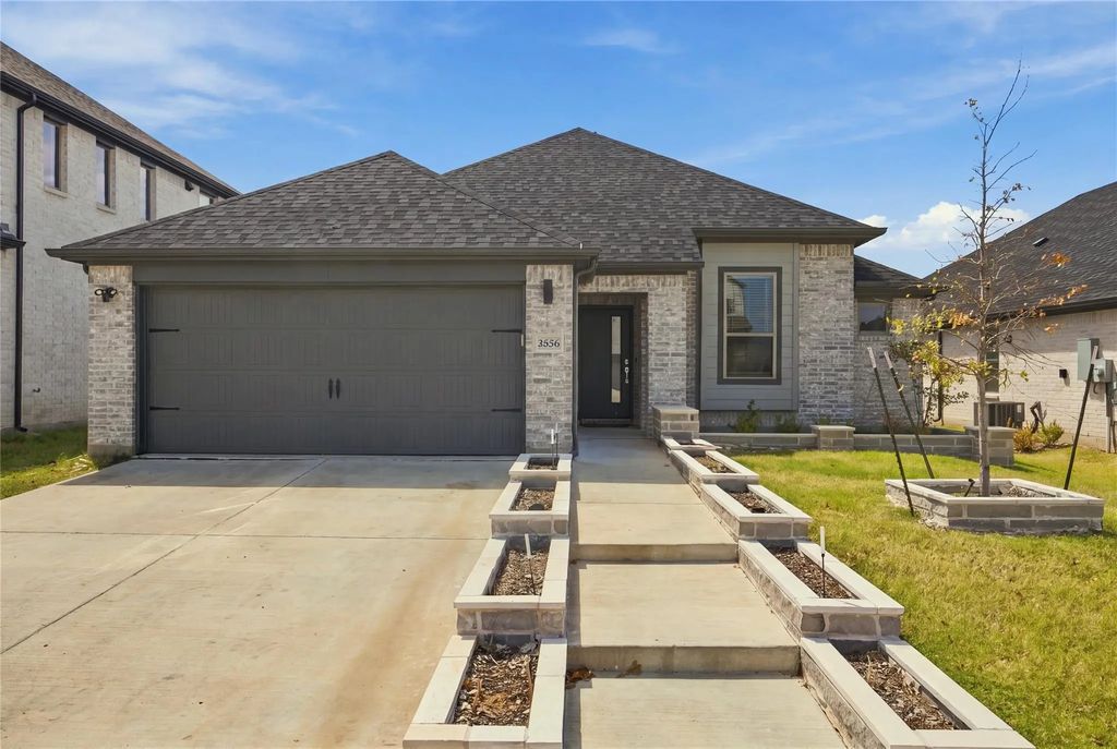 2826 Caroline Street, Royse City
