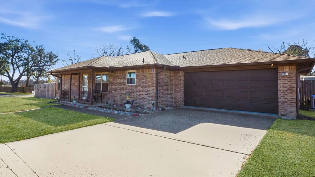 221 Private Road 8774, Ben Wheeler
