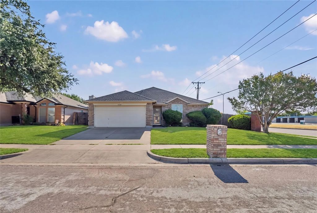 6700 Daffodil Court, Fort Worth