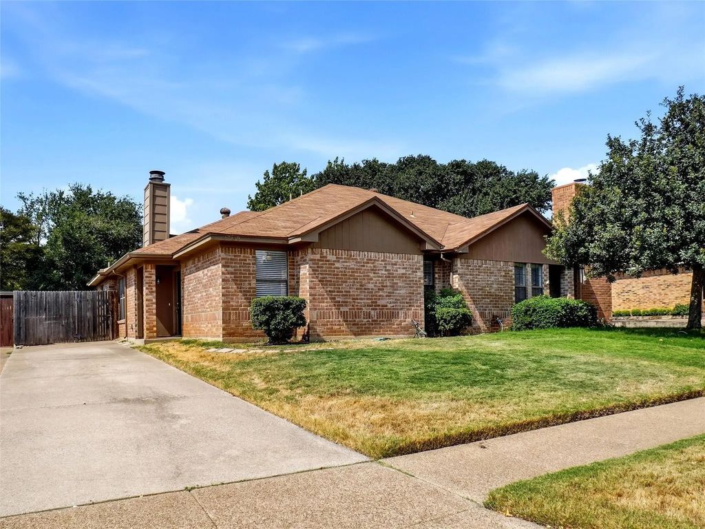 2709 London Court, Euless