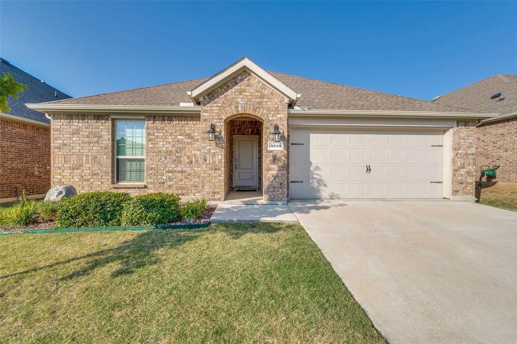3215 Texas Trail, Aubrey
