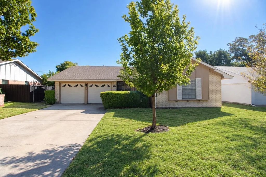 8630 Hackney Lane, Dallas