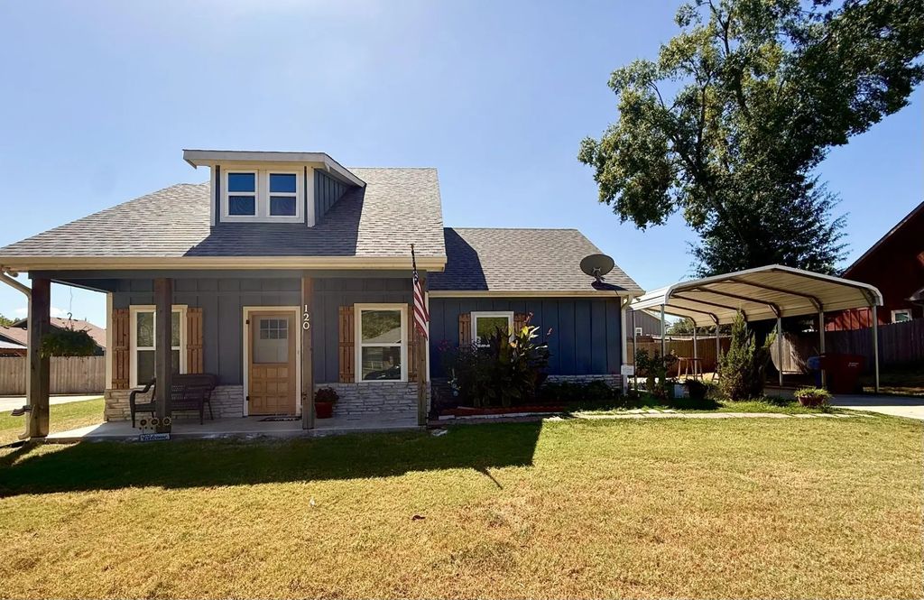 120 W Fairview Street, Blossom