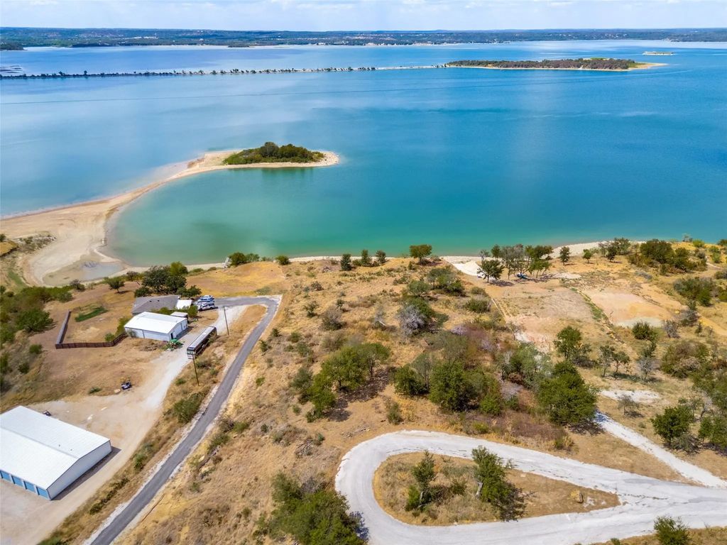 14 Lake House Drive, Bridgeport