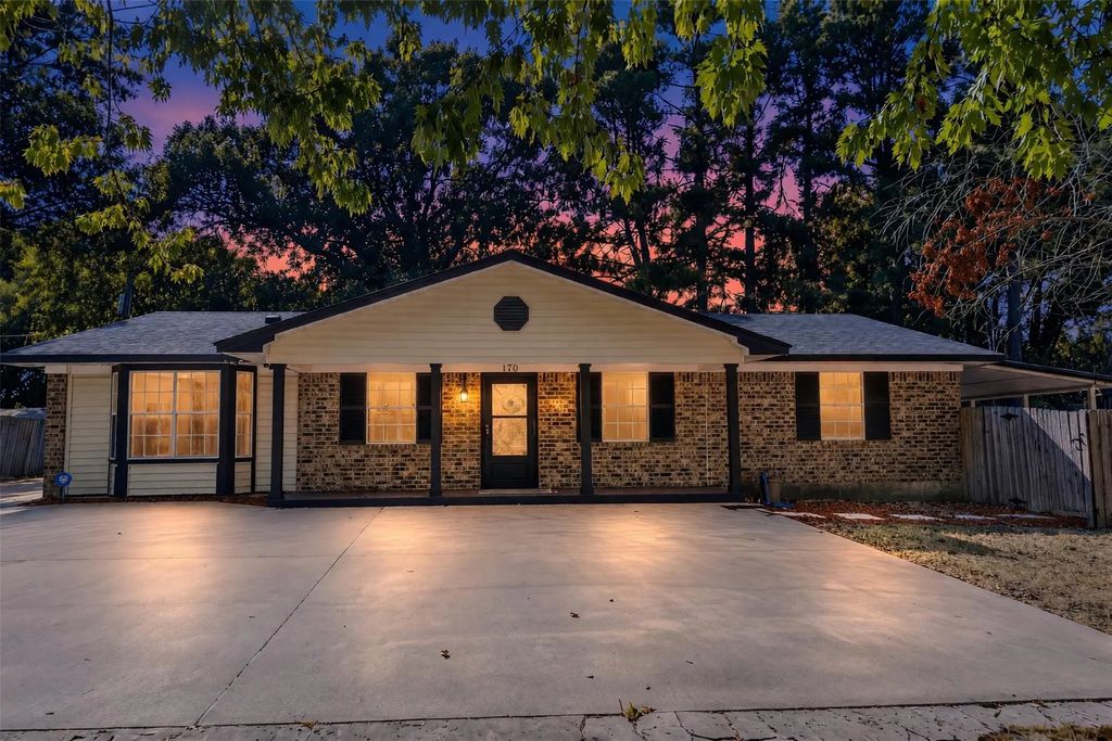 170 County Road 1211, Sulphur Springs