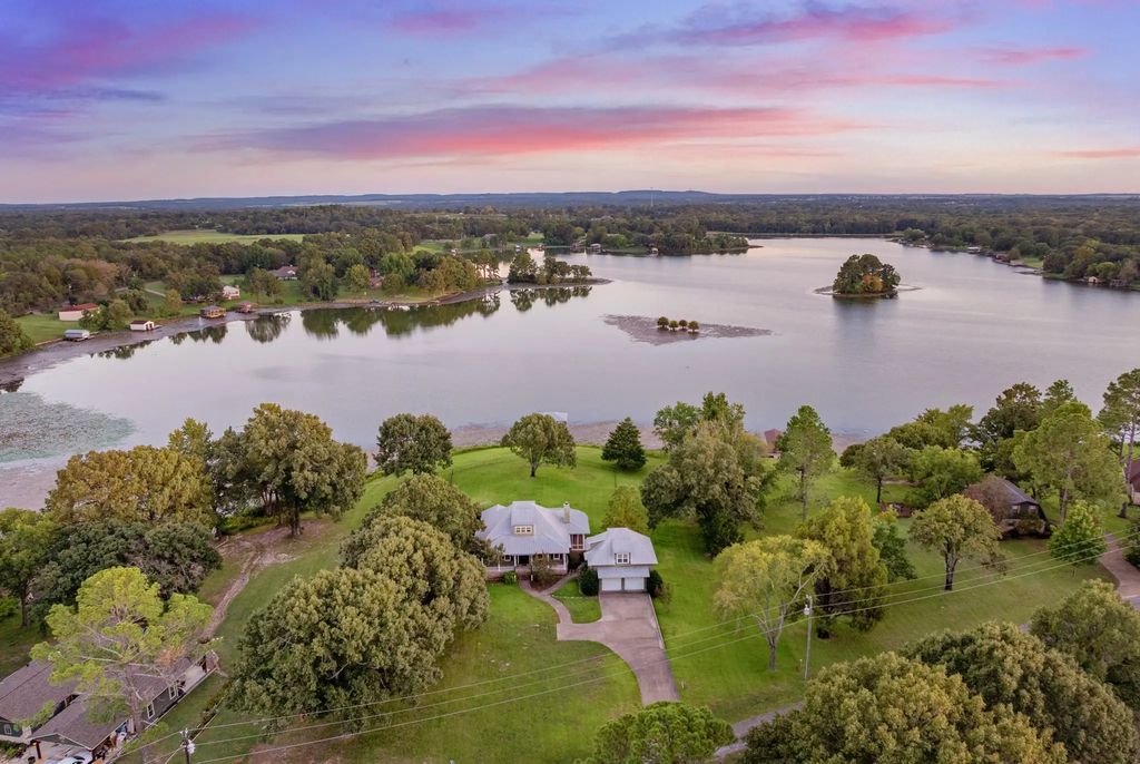 8155 E Lake, Murchison