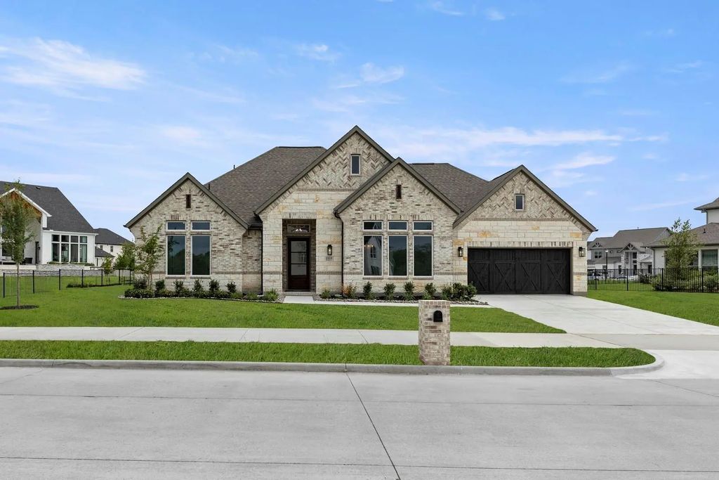 1217 Governors Boulevard, Heath