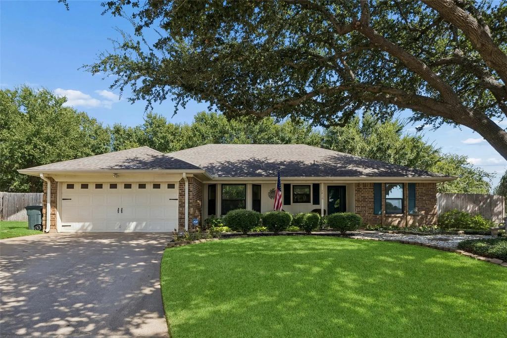 7416 Shady Hollow Court, North Richland Hills