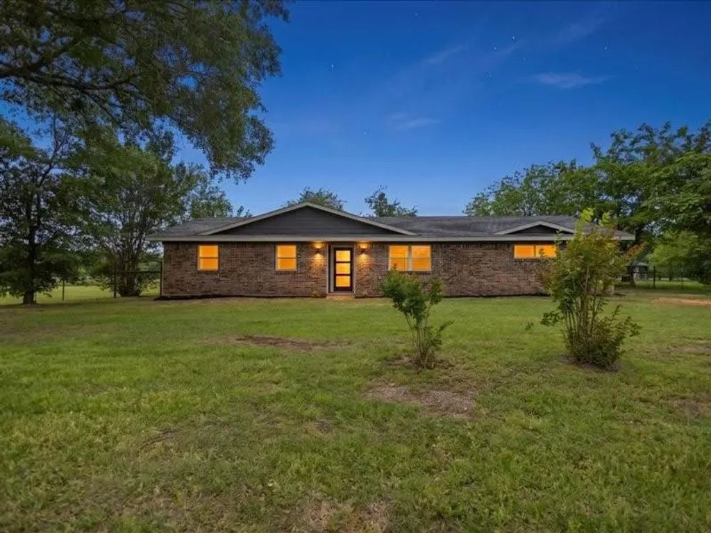 3901 Fm 1395, Wills Point