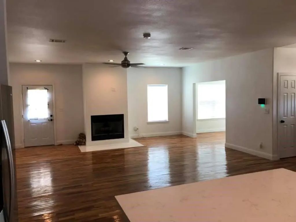 1023 E Oak Street, Denton