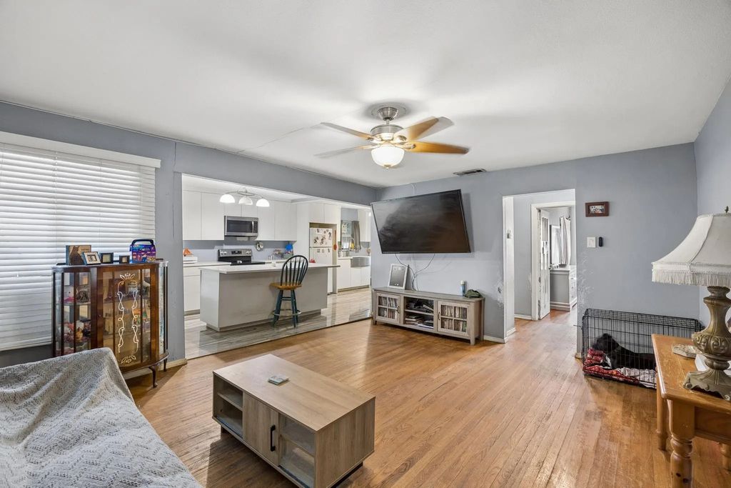 1108 S Edgefield Avenue, Dallas