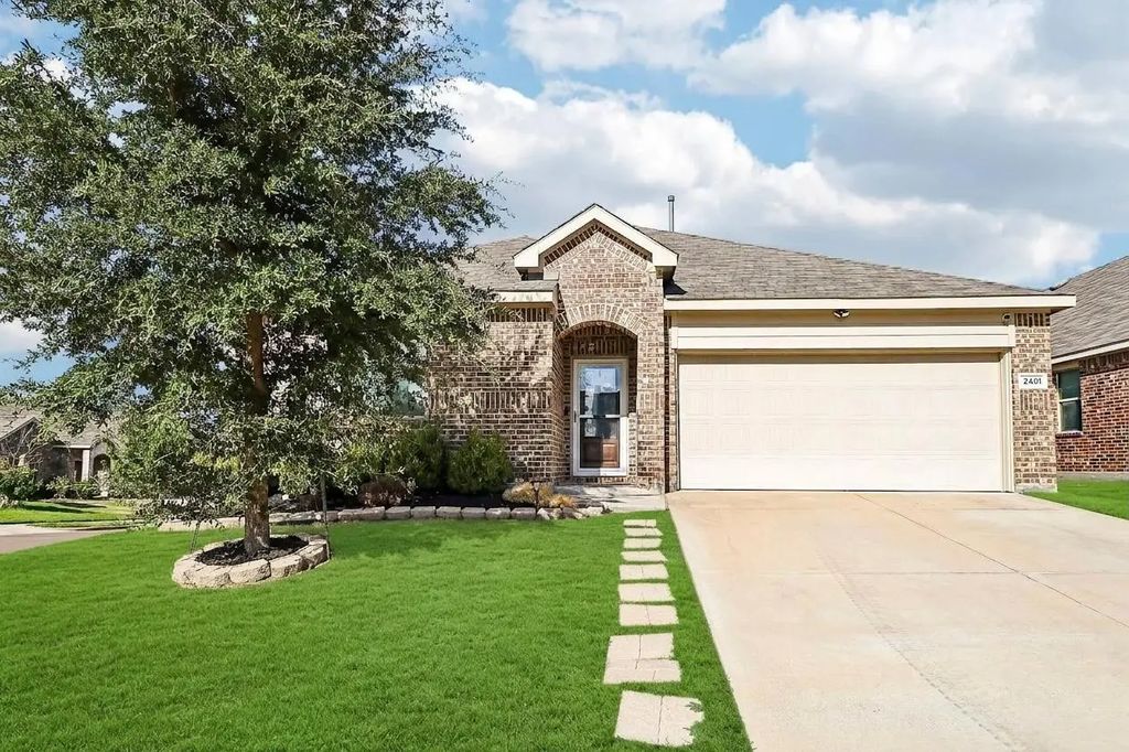 2401 Lemco Drive, Forney