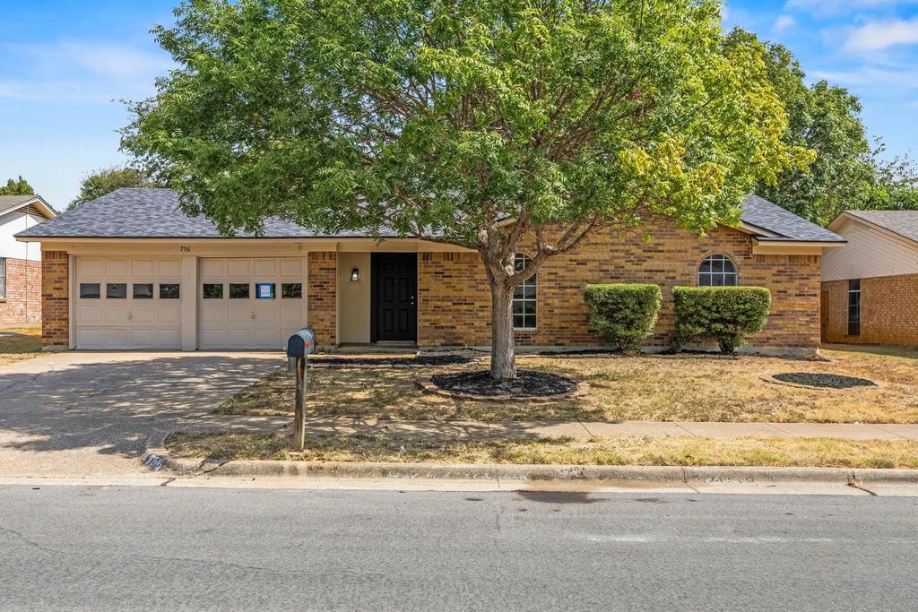 756 Nw Charlyne Drive, Burleson