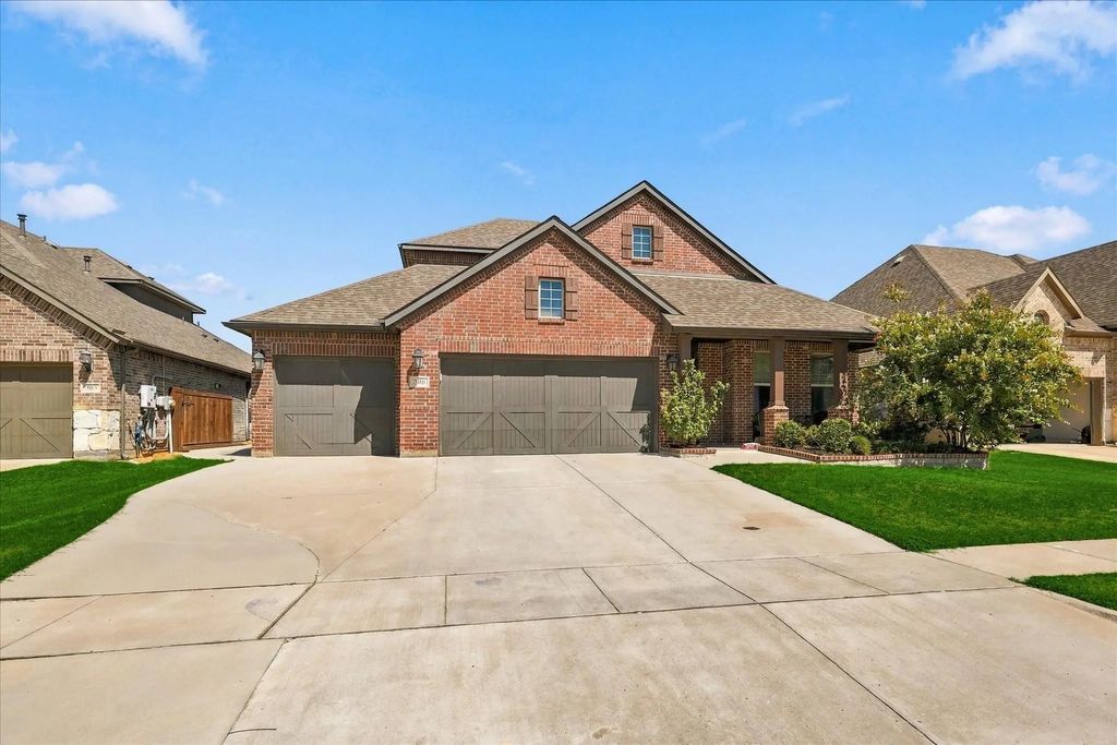 305 Kellan Court, Hickory Creek
