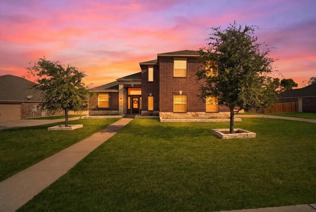 717 Milas Lane, Glenn Heights
