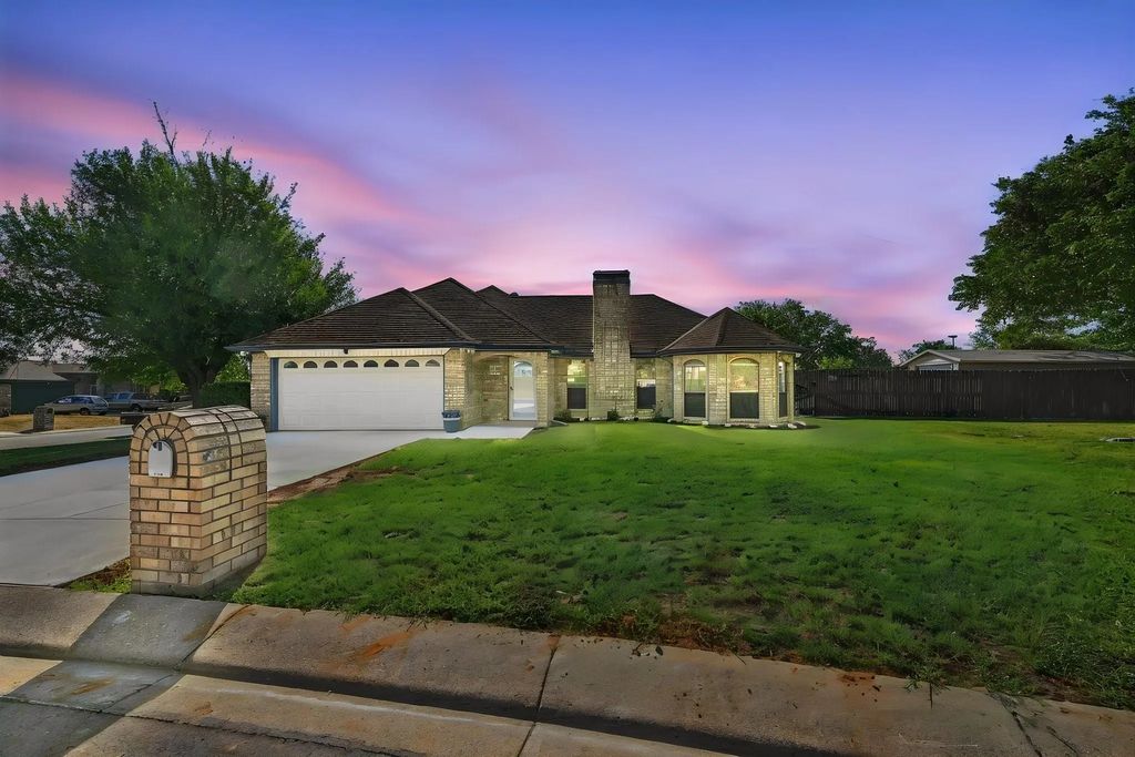 10201 Maverick Drive, Fort Worth