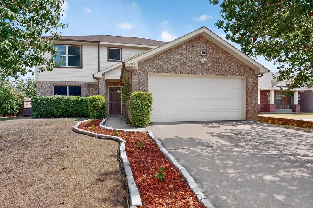 204 Centennial Place, Crowley