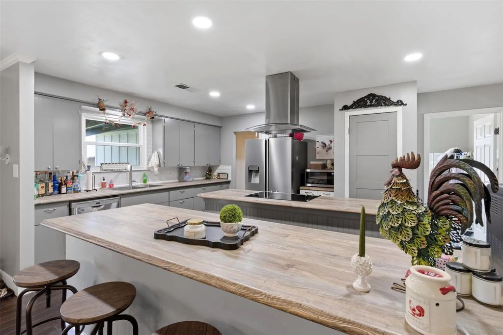 1115 County Road 2102, Lometa