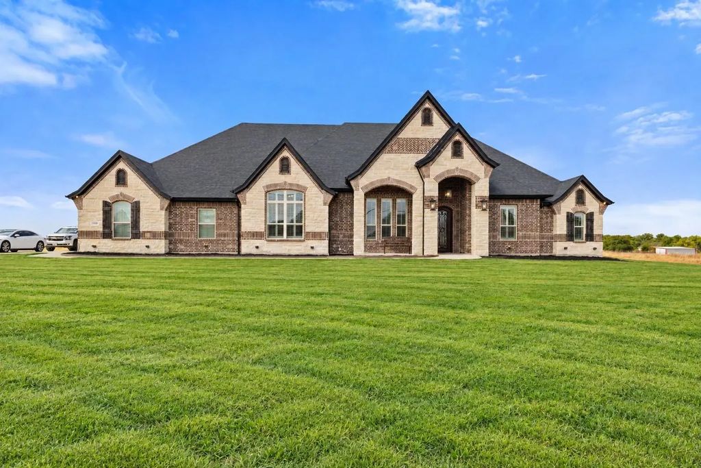3338 Howard Road, Waxahachie