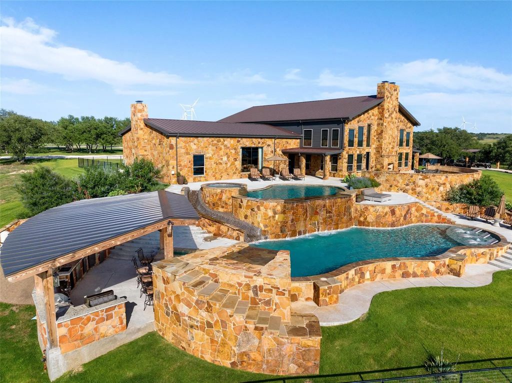 890 N Fm 573, Mullin