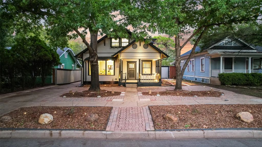 924 N Winnetka Avenue, Dallas